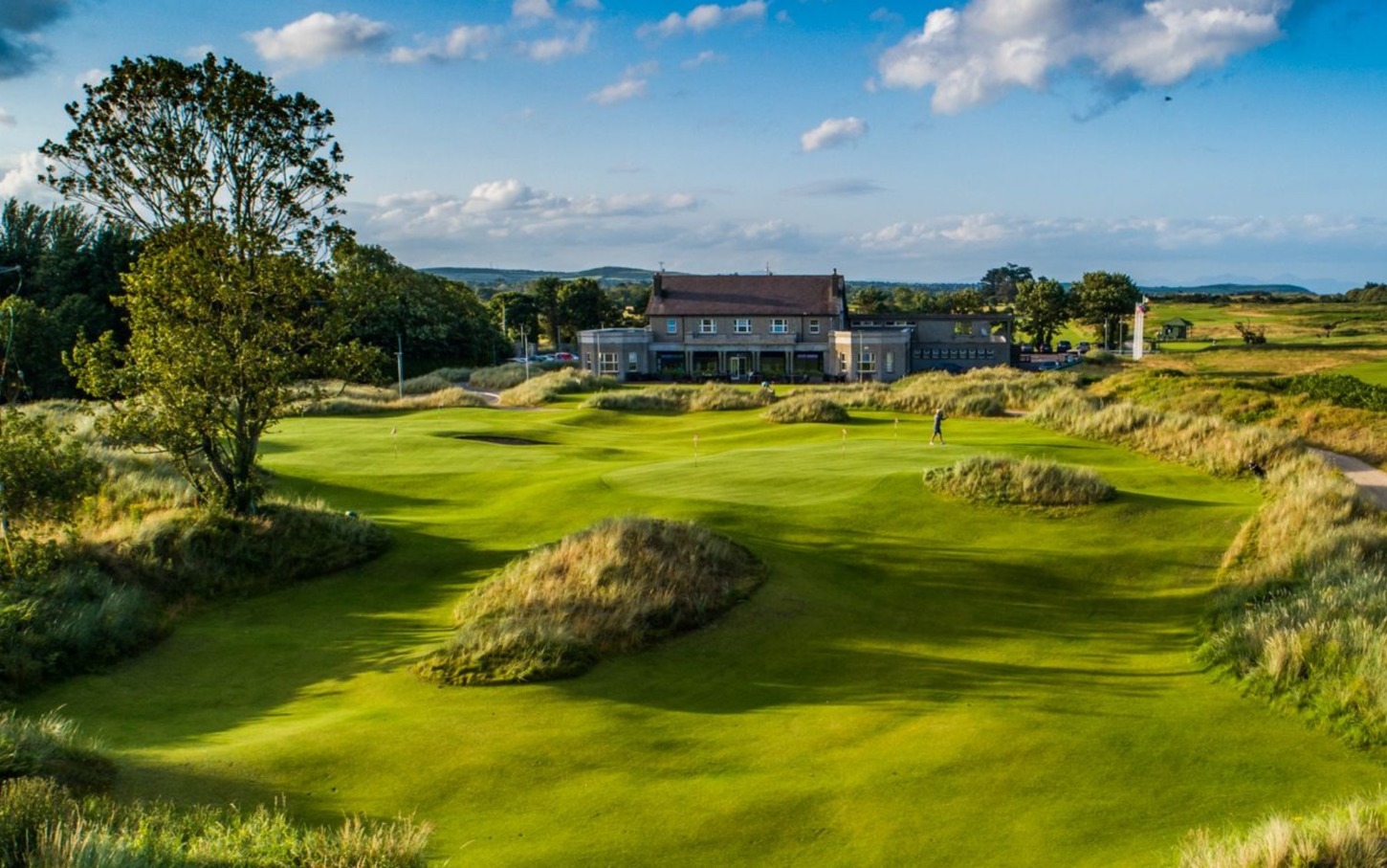 Golfplatz und Clubhouse