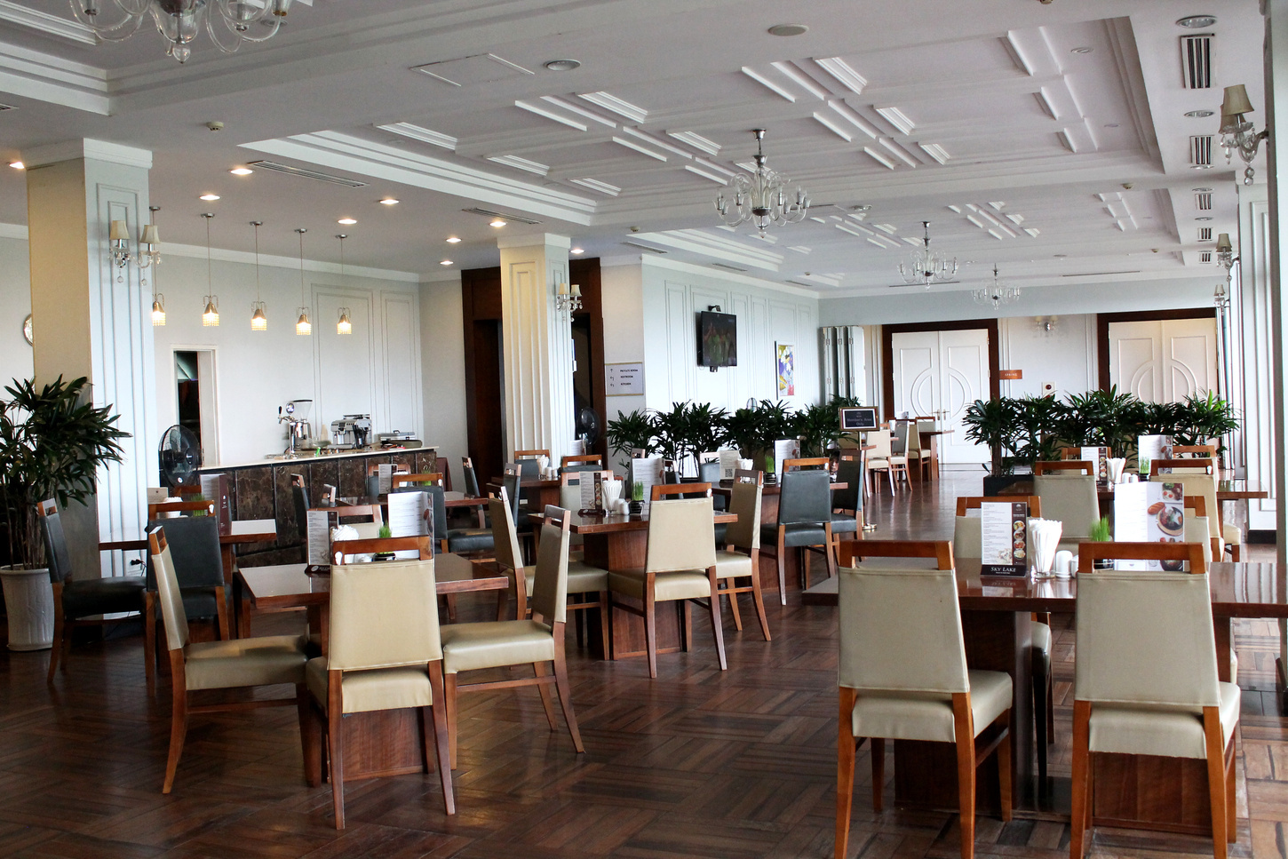 Club Restaurant