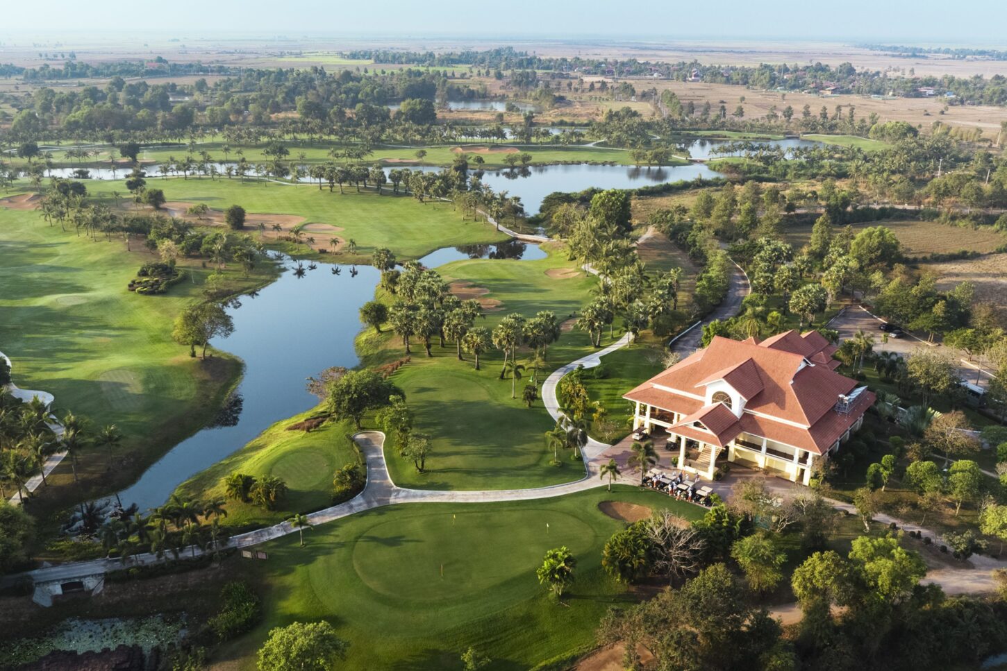 Golfplatz und Clubhouse