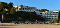 Aussenansicht Hotel und Strand