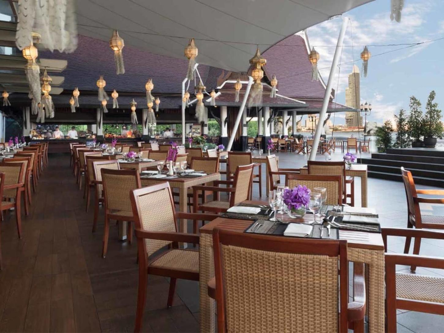 Restaurant „Riverside Terrace, BBQ w/ Thai live show"