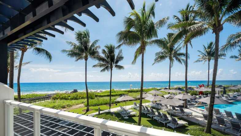 Beach Club: Zimmer mit Meerblick und Balkon