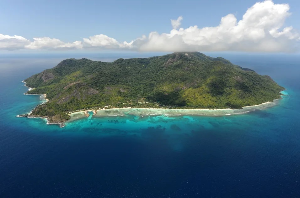 Silhouette Island 