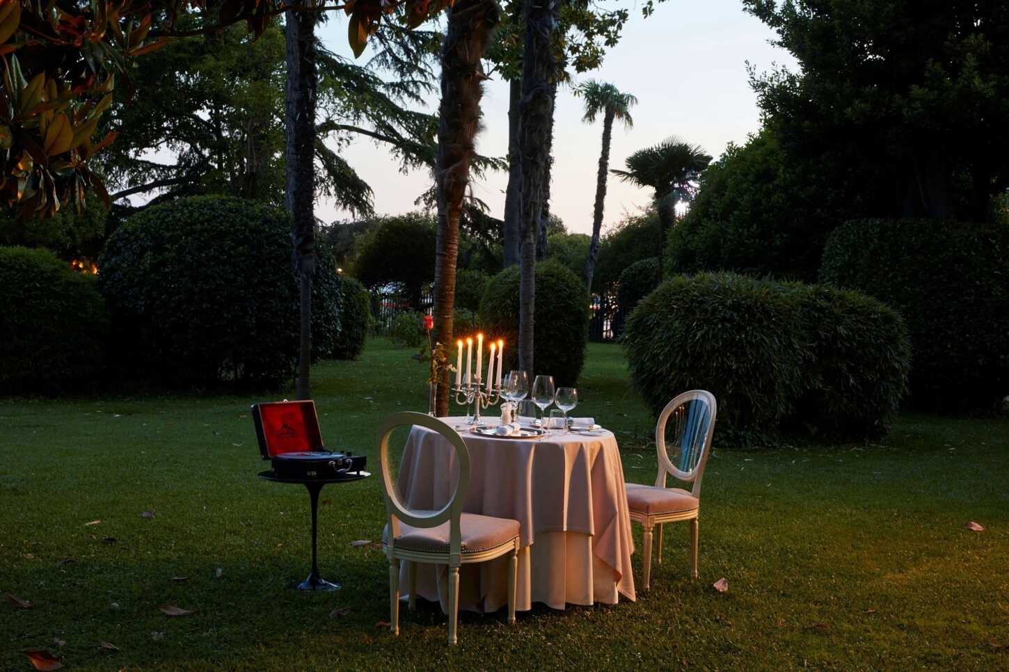 Abendessen bei Kerzenlicht