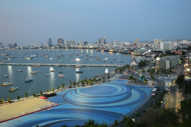 Pier in der Bucht von Pattaya